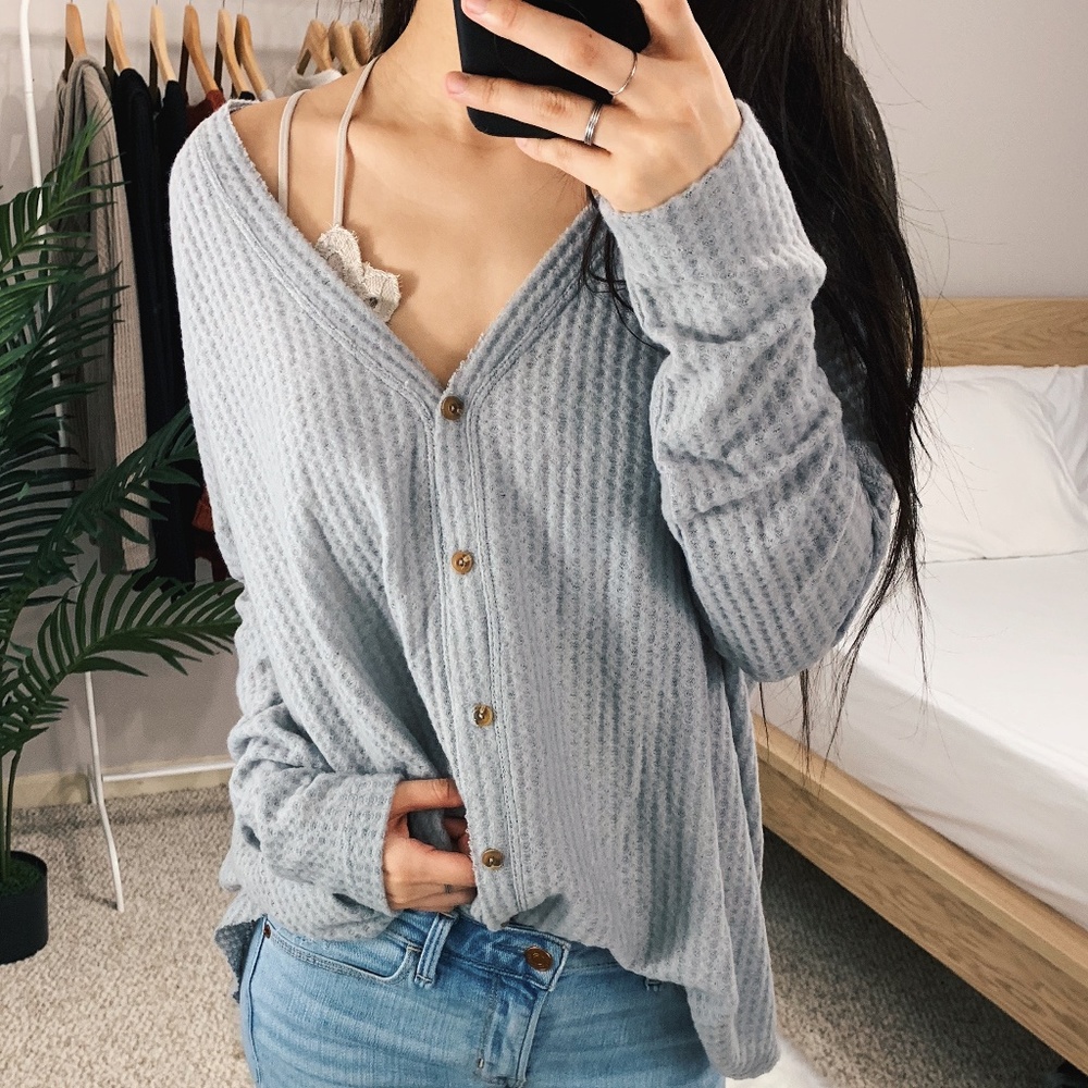 🆕 Vanessa - Gray Oversized Thermal Top - Picture 4 of 7